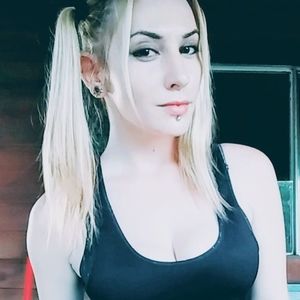 Meet your Posher, Kayley